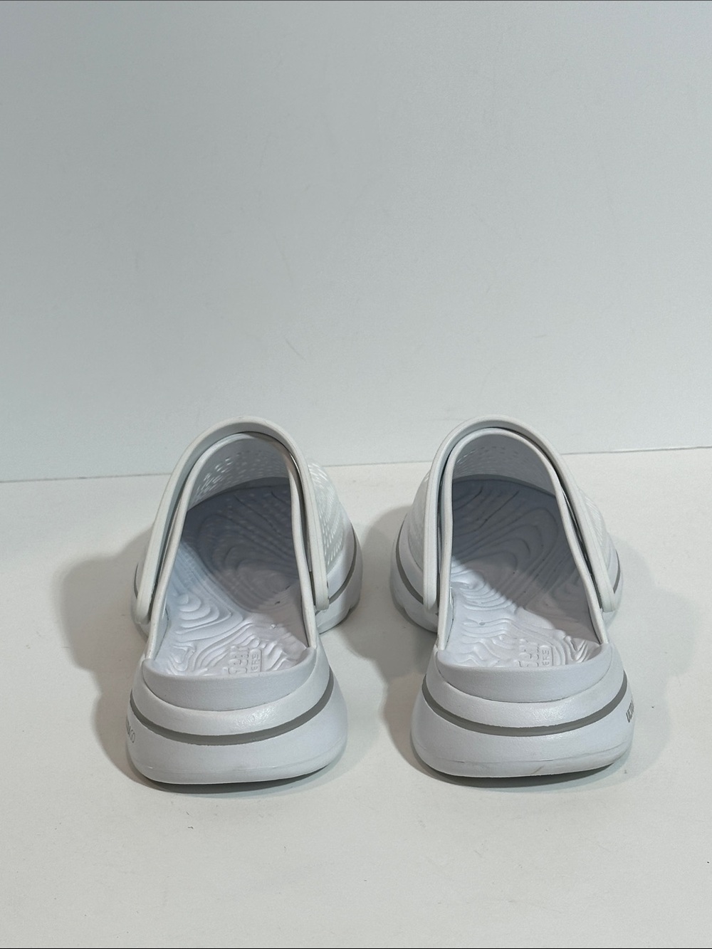 Skechers Cali Gear UltraGo White Perforated Slip-On Clogs with Heel Strap - Picture 5 of 8